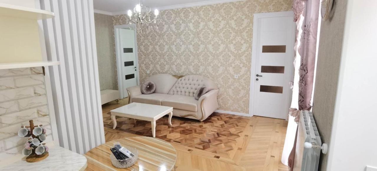 Nano'S Apartament-2 Kʼutʼaisi Exterior foto